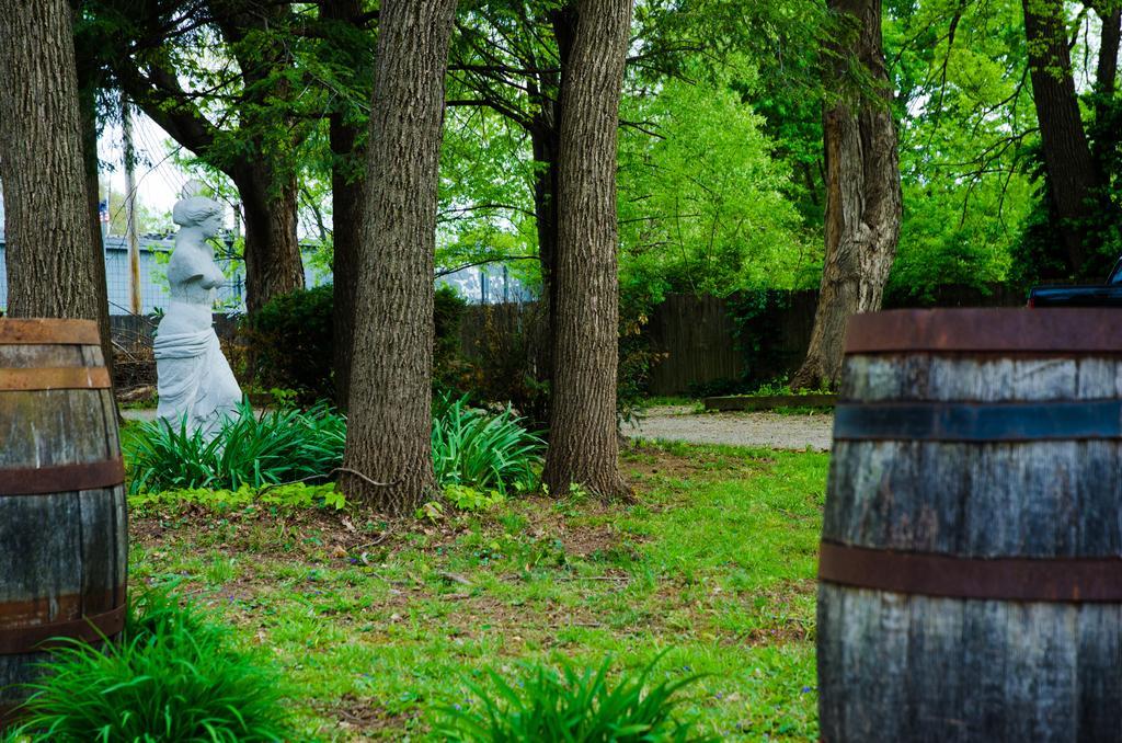 Bourbon Manor Bed & Breakfast Inn บาร์ดสทาวน์ ภายนอก รูปภาพ
